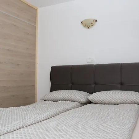 Apartmaji Lukovi *