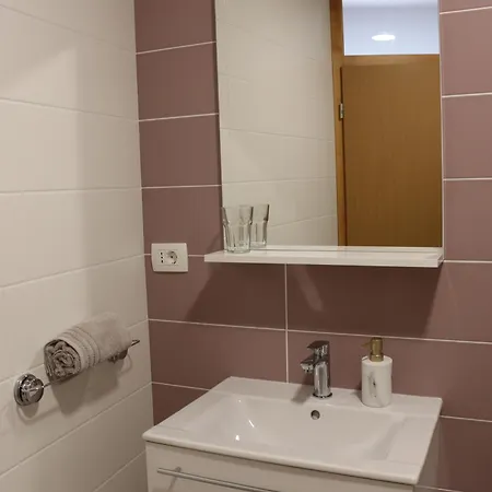 Apartmaji Lukovi * Obrov