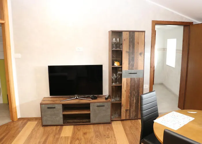 アパート Apartmaji Lukovi Obrov